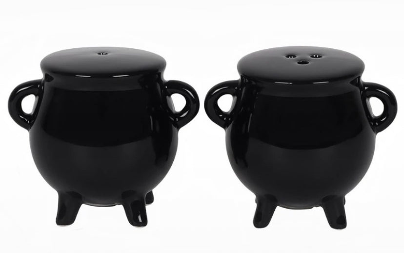 Black cauldron salt and pepper set